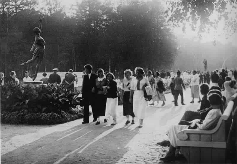 1937 г. Центральный парк культуры и отдыха - сотни тысяч ленинградцев отдыхали там на выходных