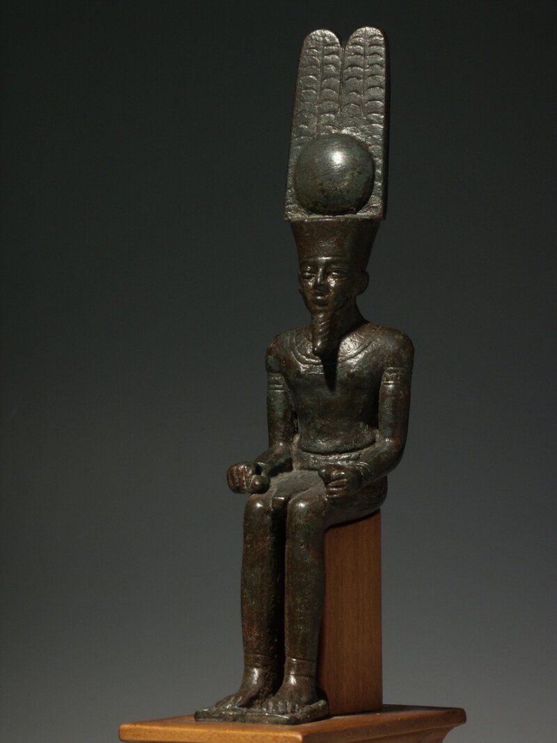 Amon gods. Амон Бог Египта. Амон ра статуэтка. Бог Амон в древнем Египте. Статуэтка Бога Амон ра.