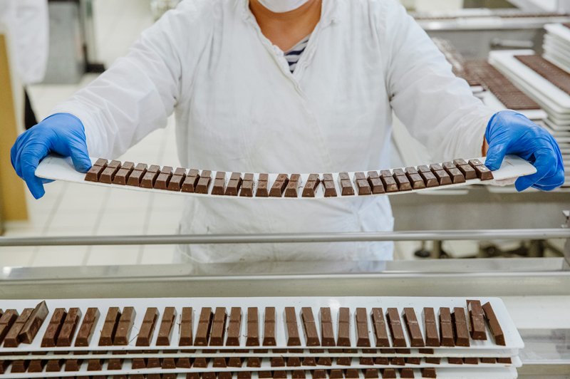 Шоколадная фабрика 2024 года. Бабаевская шоколадная фабрика. Шоколадная фабрика в Москве Бабаевский. Новосибирская шоколадная фабрика цех. Шоколадная фабрика Бабаевская экскурсия.