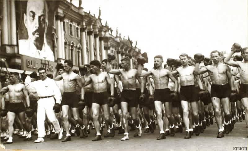 Первый парад физкультурников в Ленинграде власти преподносили как важнейшее достижение советского строя,1933 год, Фото: © КГИОП